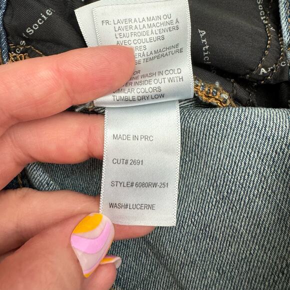 Articles of Society Medium Washed Denim Rolled Hem Distressed Shorts Women's 28 - Picture 8 of 8